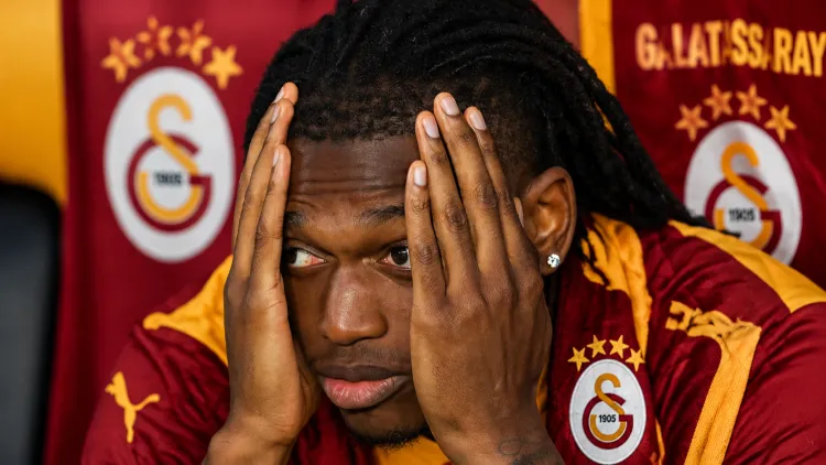 Leao-edited-ai-8c1bf5a1-1789891287379.png--leao__l_idillio_con_il_galatasaray_e_gia_finito__il_4_0_di_trabzon_accende_le_critiche.webp